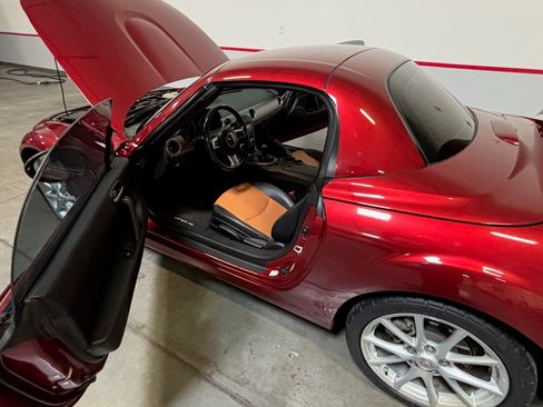 Used 2011 MAZDA MX-5 Miata Touring w/ Suspension Pkg RWD image 16