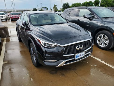 Used 2018 INFINITI QX30 Premium AWD/4WD image 1