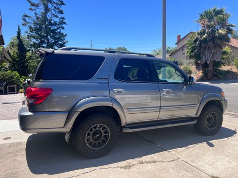 Used 2007 Toyota Sequoia Limited RWD image 4