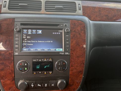 Used 2013 Chevrolet Tahoe LTZ AWD/4WD image 12