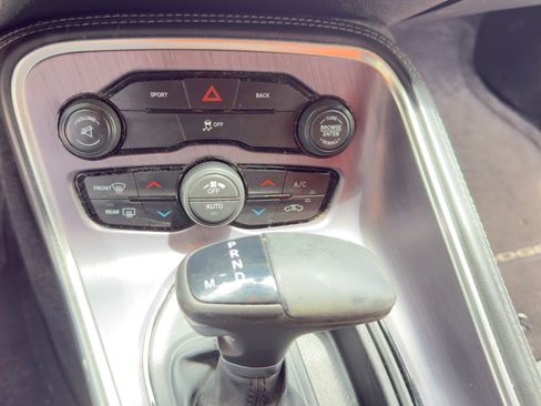Used 2015 Dodge Challenger SXT RWD image 11