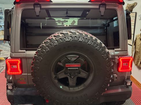 Used 2020 Jeep Wrangler Unlimited Rubicon AWD/4WD image 6