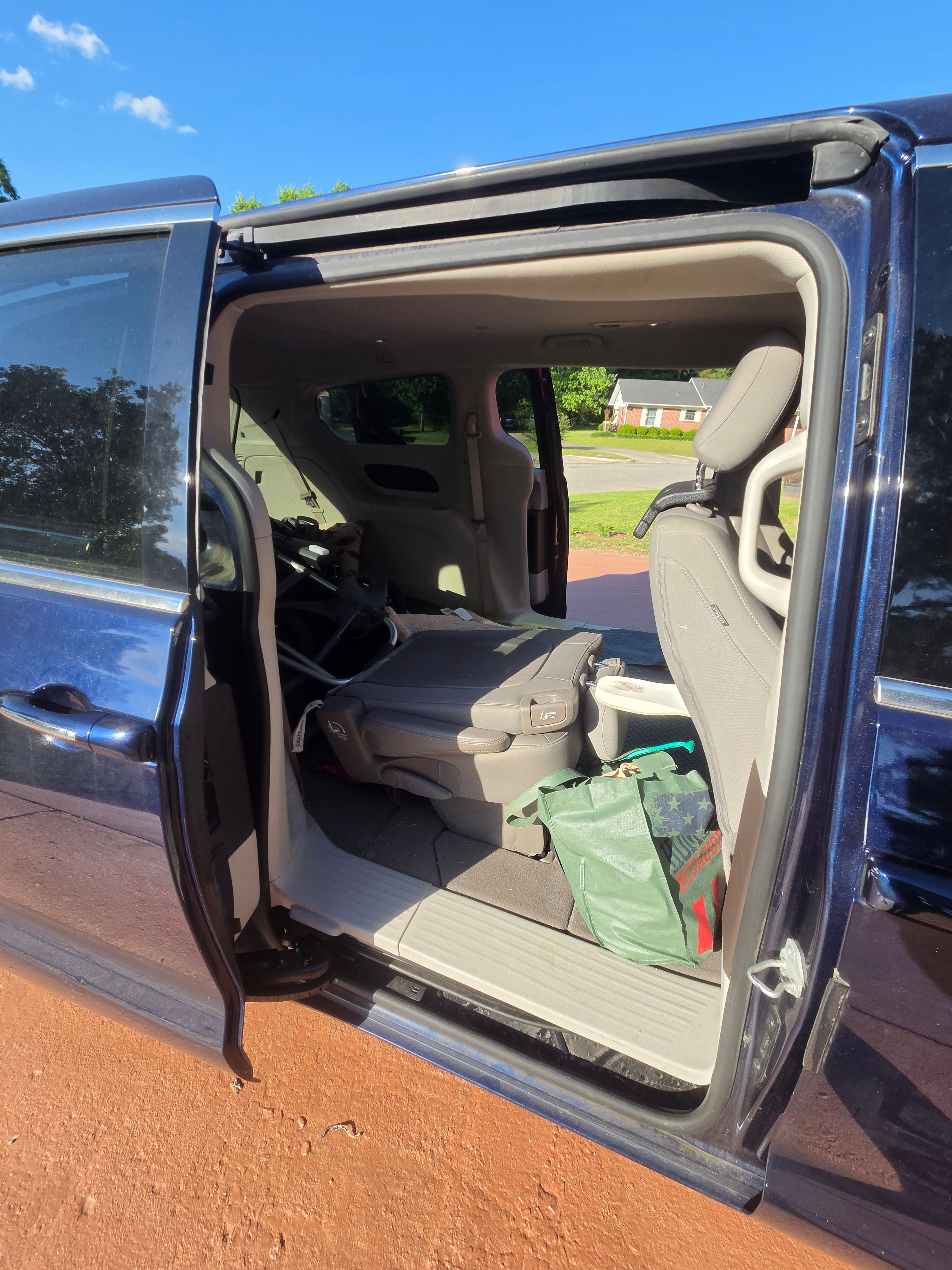 Used 2020 Chrysler Pacifica Touring w/ Advanced Safetytec Group FWD image 10
