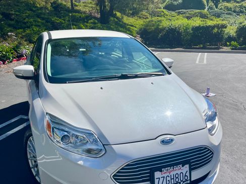 Used 2017 Ford Focus Electric Hatchback image 2