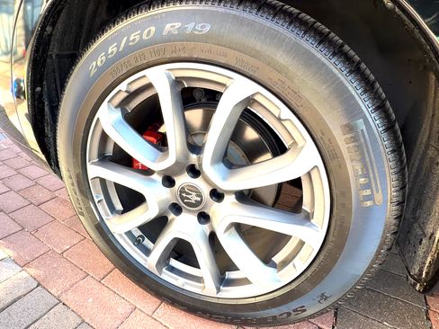 Used 2020 Maserati Levante image 8