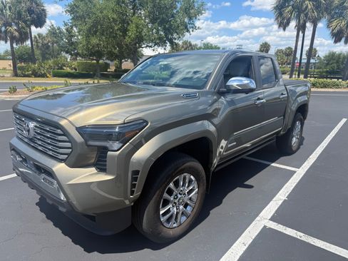 Used 2025 Toyota Tacoma Limited AWD/4WD image 1