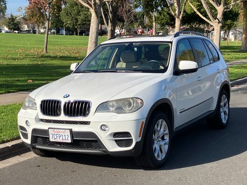 Used 2011 BMW X5 xDrive35i image 1