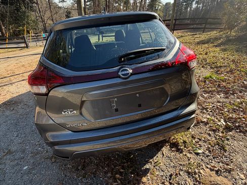Used 2023 Nissan Kicks S image 9