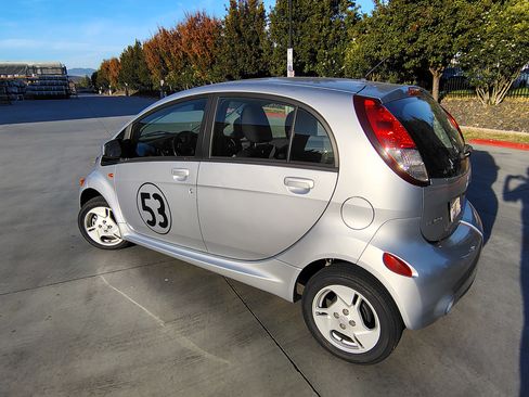 Used 2014 Mitsubishi i ES image 6