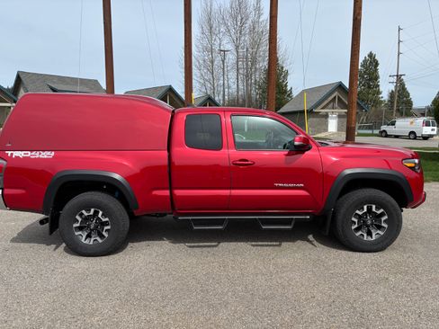 Used 2023 Toyota Tacoma TRD Off-Road image 11