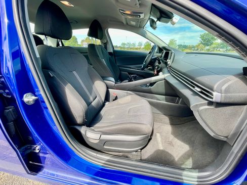 Used 2024 Hyundai Elantra SE FWD image 30