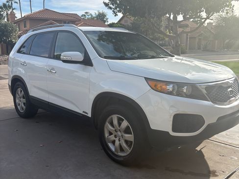 Used 2013 Kia Sorento LX image 11