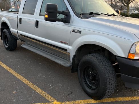 Used 2004 Ford F250 XLT image 5