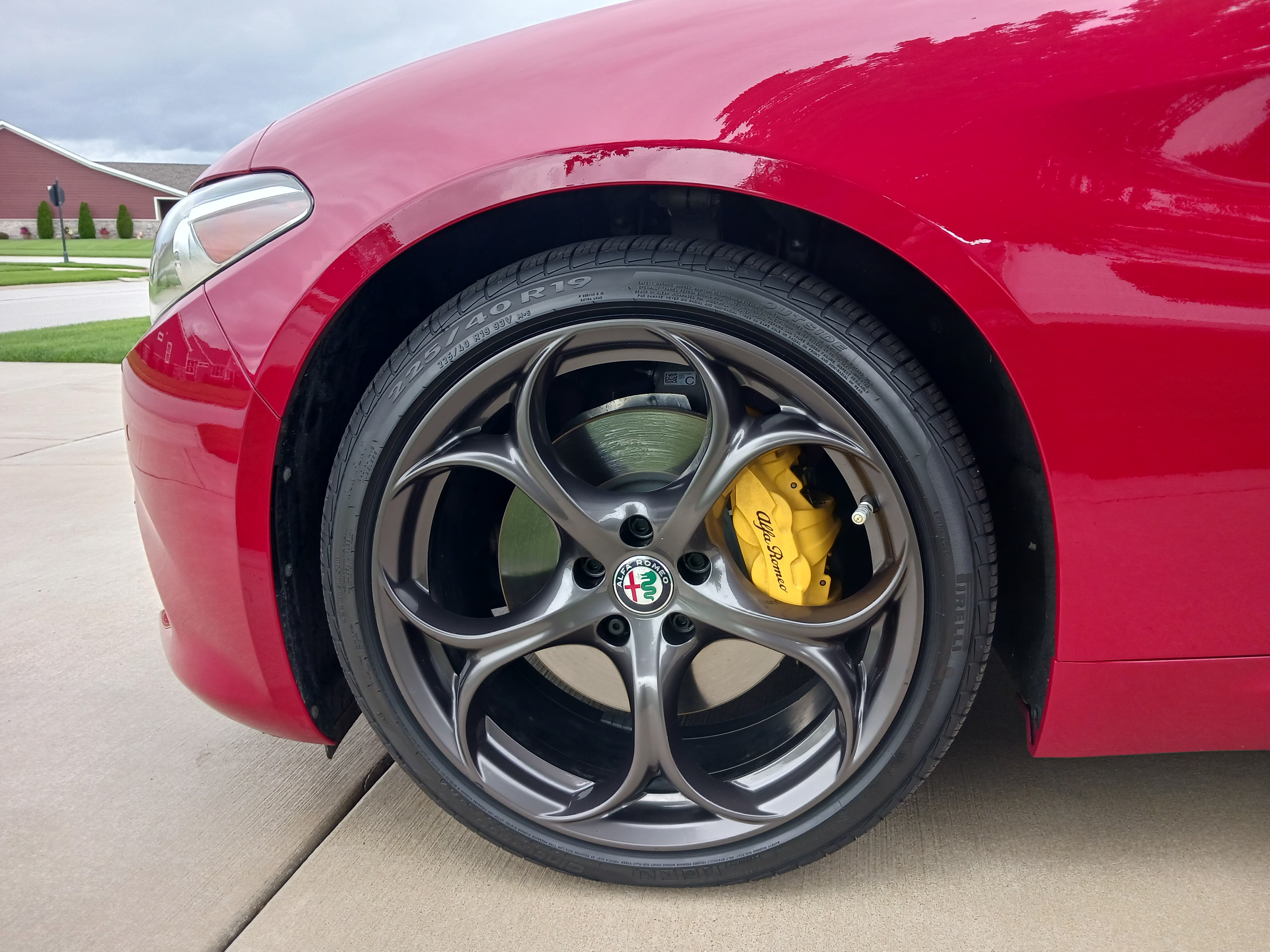 Used 2017 Alfa Romeo Giulia Ti w/ TI 19" Sport Package AWD/4WD image 15