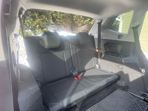 Used 2019 Volkswagen Tiguan SE w/ Panoramic Sunroof Package image 14