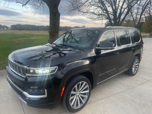 Used 2022 Jeep Grand Wagoneer Series II w/ Convenience Group III image 2