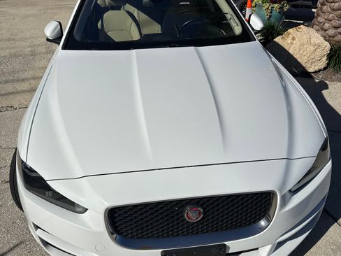 Used 2017 Jaguar XE Premium image 2