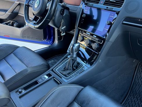 Used 2019 Volkswagen Golf 4-Door image 10