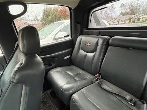 Used 2002 Chevrolet Avalanche 2500 w/ Convenience Pkg image 13