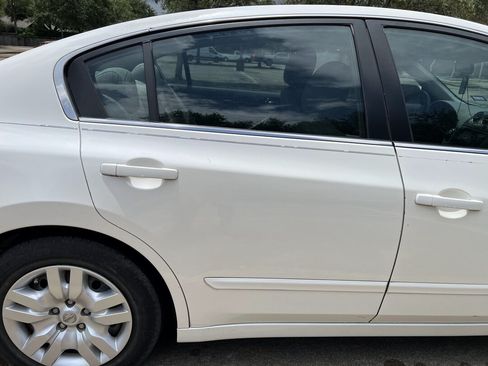 Used 2010 Nissan Altima 2.5 FWD image 12