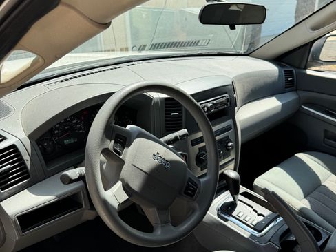 Used 2005 Jeep Grand Cherokee Laredo image 6