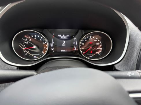 Used 2018 Jeep Compass Sport image 2