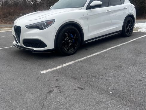 Used 2022 Alfa Romeo Stelvio Ti AWD/4WD image 2