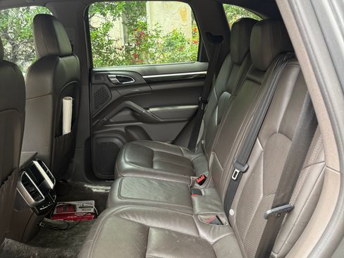 Used 2016 Porsche Cayenne AWD/4WD image 12