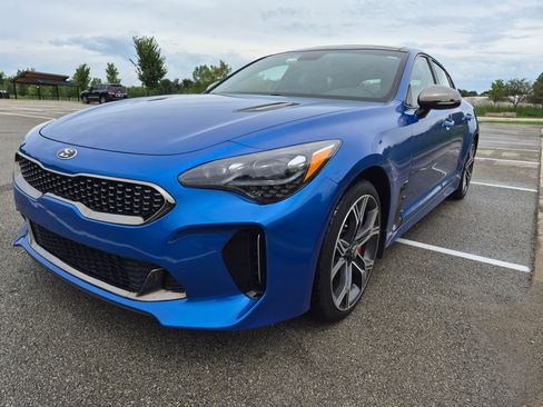 Used 2018 Kia Stinger GT1 AWD/4WD image 13