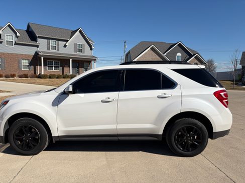 Used 2016 Chevrolet Equinox LT image 2