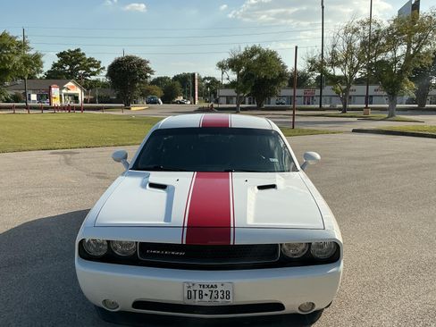 Used 2012 Dodge Challenger SXT image 6