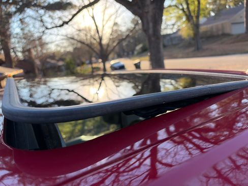 Used 2010 Ford F150 Platinum image 2