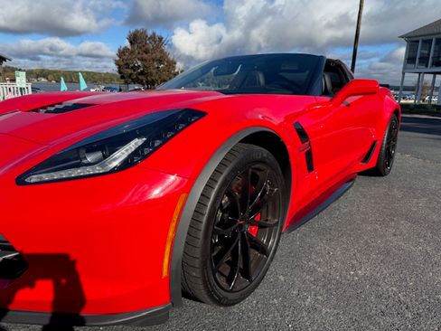 Used 2019 Chevrolet Corvette Grand Sport w/ Carbon Flash Badge Package image 10