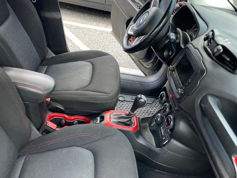 Used 2016 Jeep Renegade Trailhawk AWD/4WD image 10