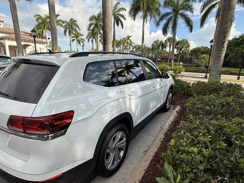 Used 2021 Volkswagen Atlas SE w/ Panoramic Sunroof Package FWD image 5