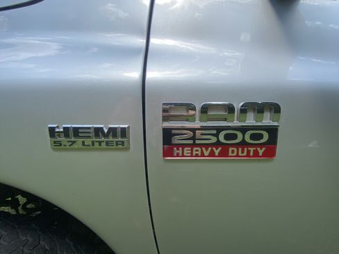 Used 2009 Dodge Ram 2500 Truck SXT image 17