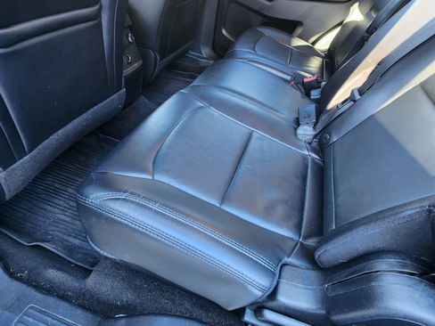 Used 2017 Ford Explorer XLT w/ Equipment Group 202A image 6