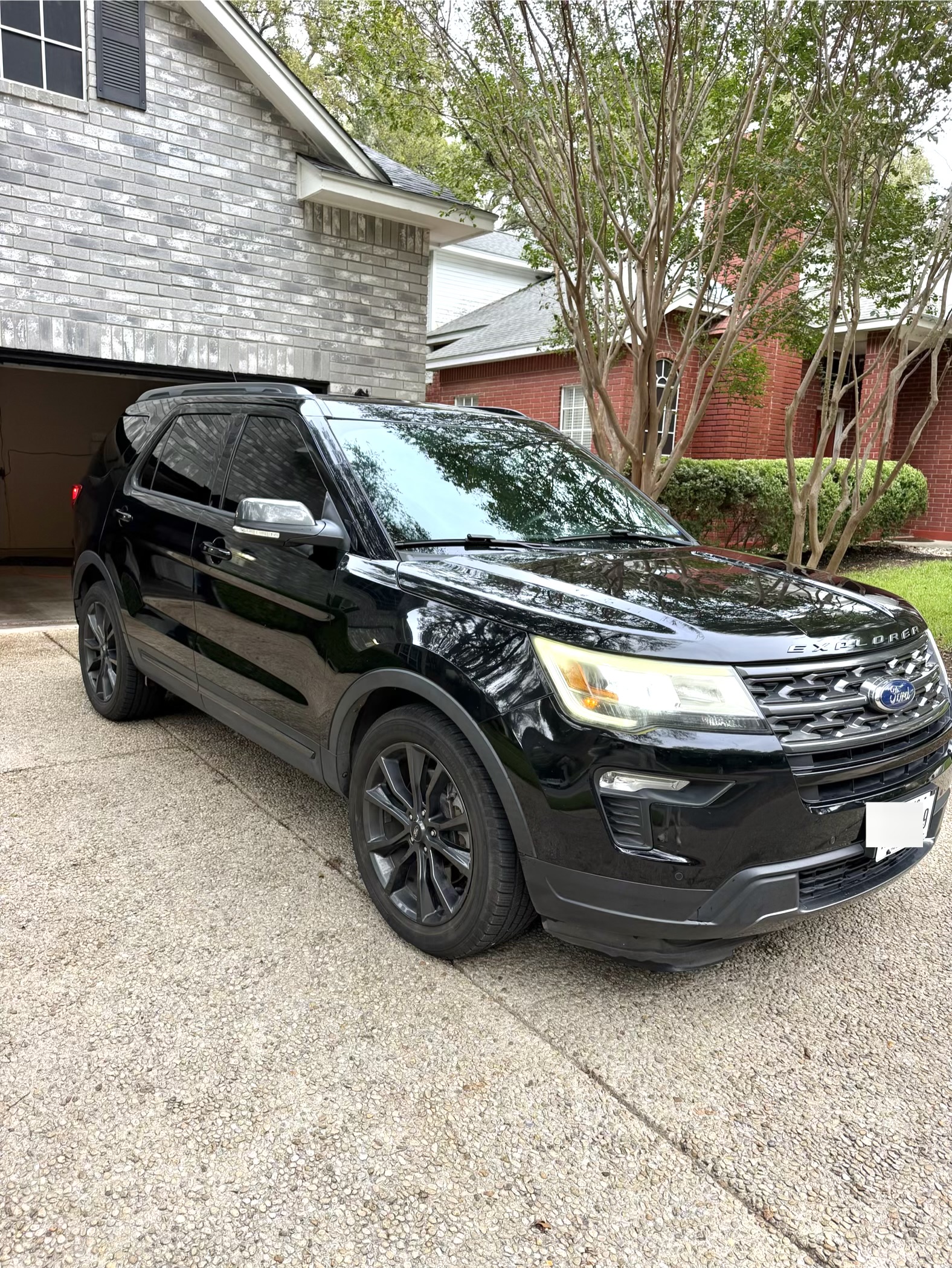 Used 2018 Ford Explorer XLT w/ Equipment Group 202A FWD image 6