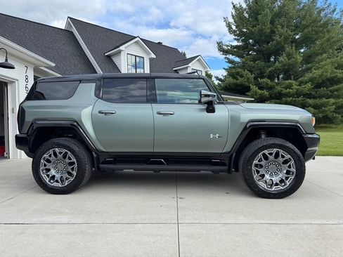 Used 2024 GMC Hummer EV 3X w/ LPO, Illumination Package image 4