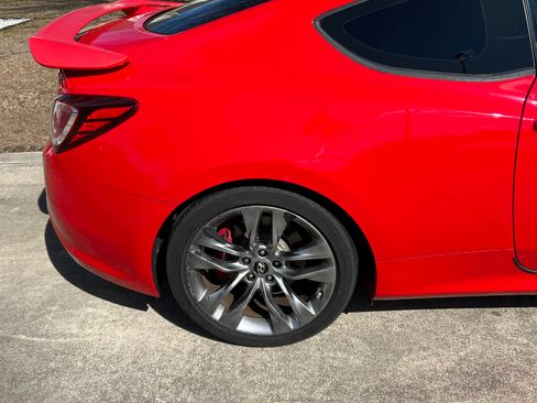 Used 2015 Hyundai Genesis 3.8 image 9