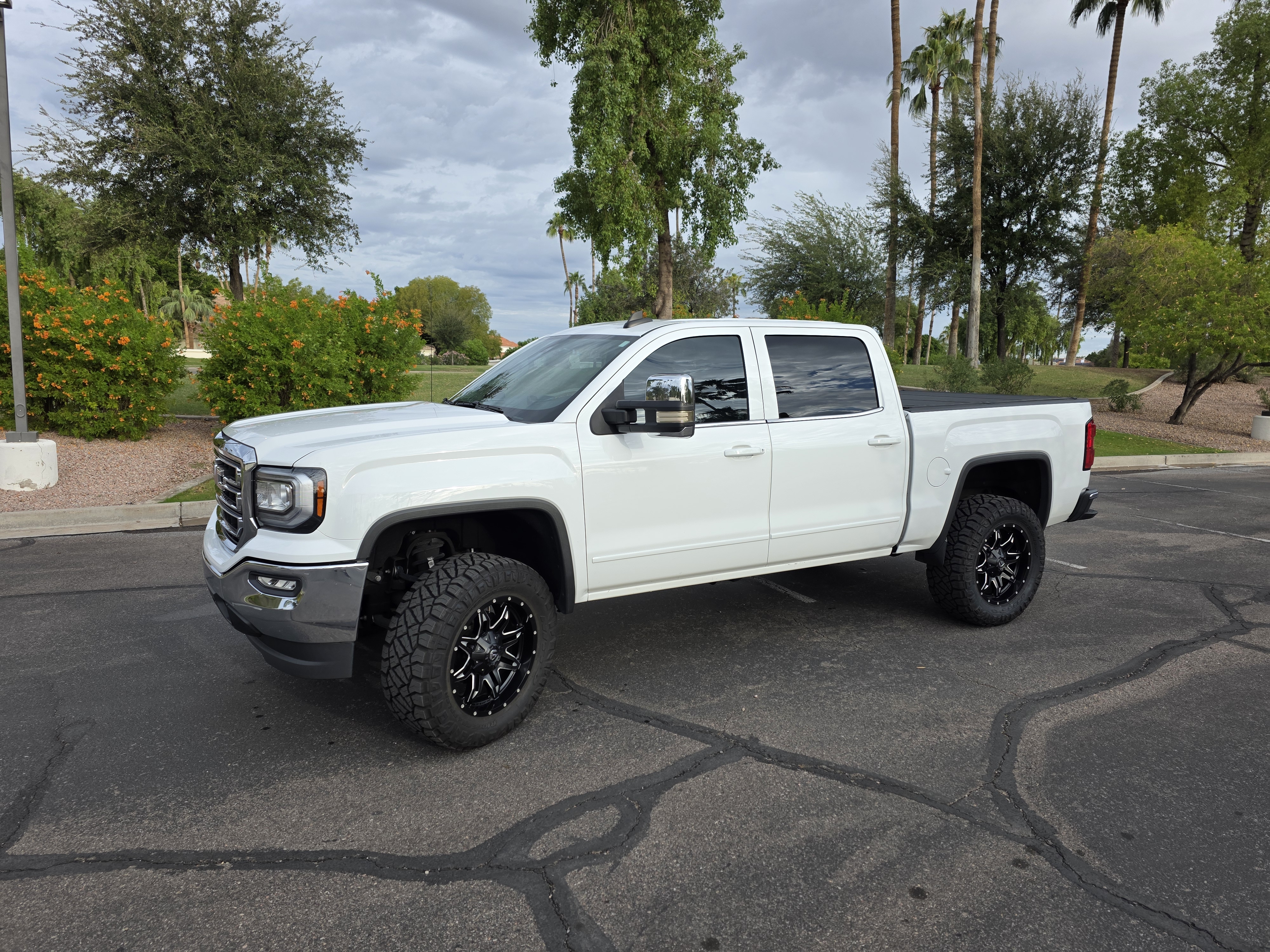 Used 2018 GMC Sierra 1500 SLE w/ SLE Value Package RWD image 2