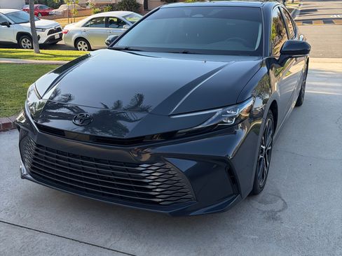 Used 2025 Toyota Camry XLE FWD image 4