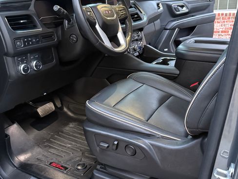 Used 2022 GMC Yukon SLT w/ SLT Premium Package image 9