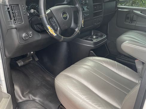 Used 2015 Chevrolet Express 2500 RWD image 5