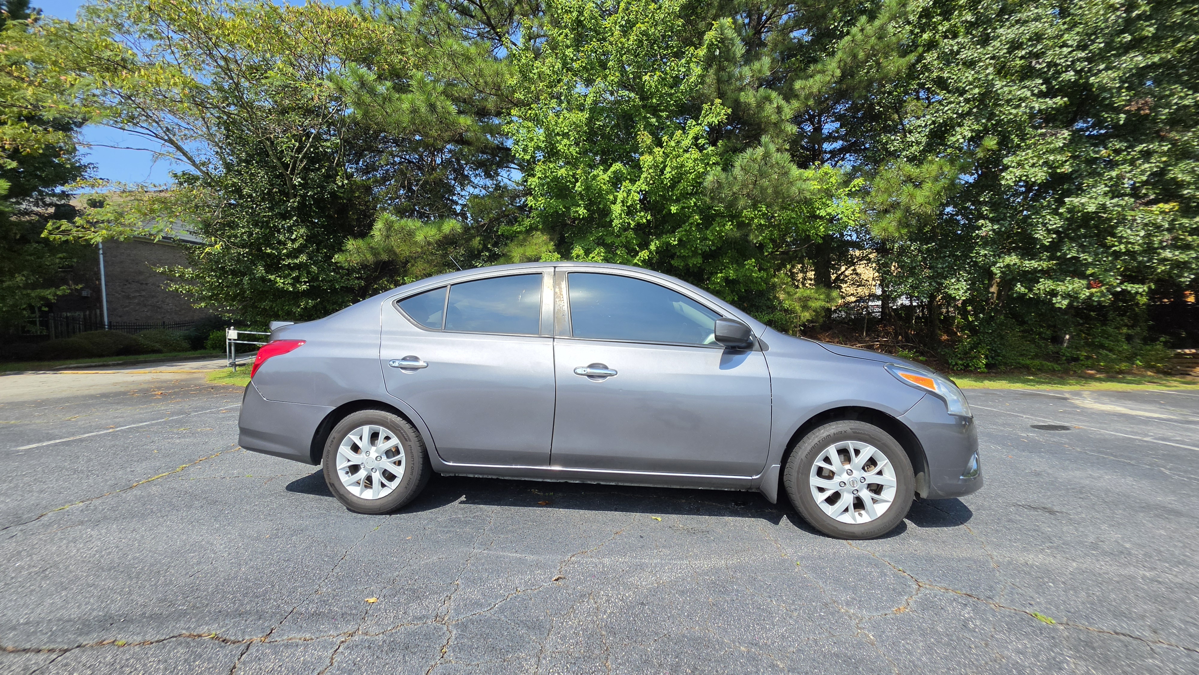 Used 2019 Nissan Versa SV w/ SV Special Edition Package FWD image 4