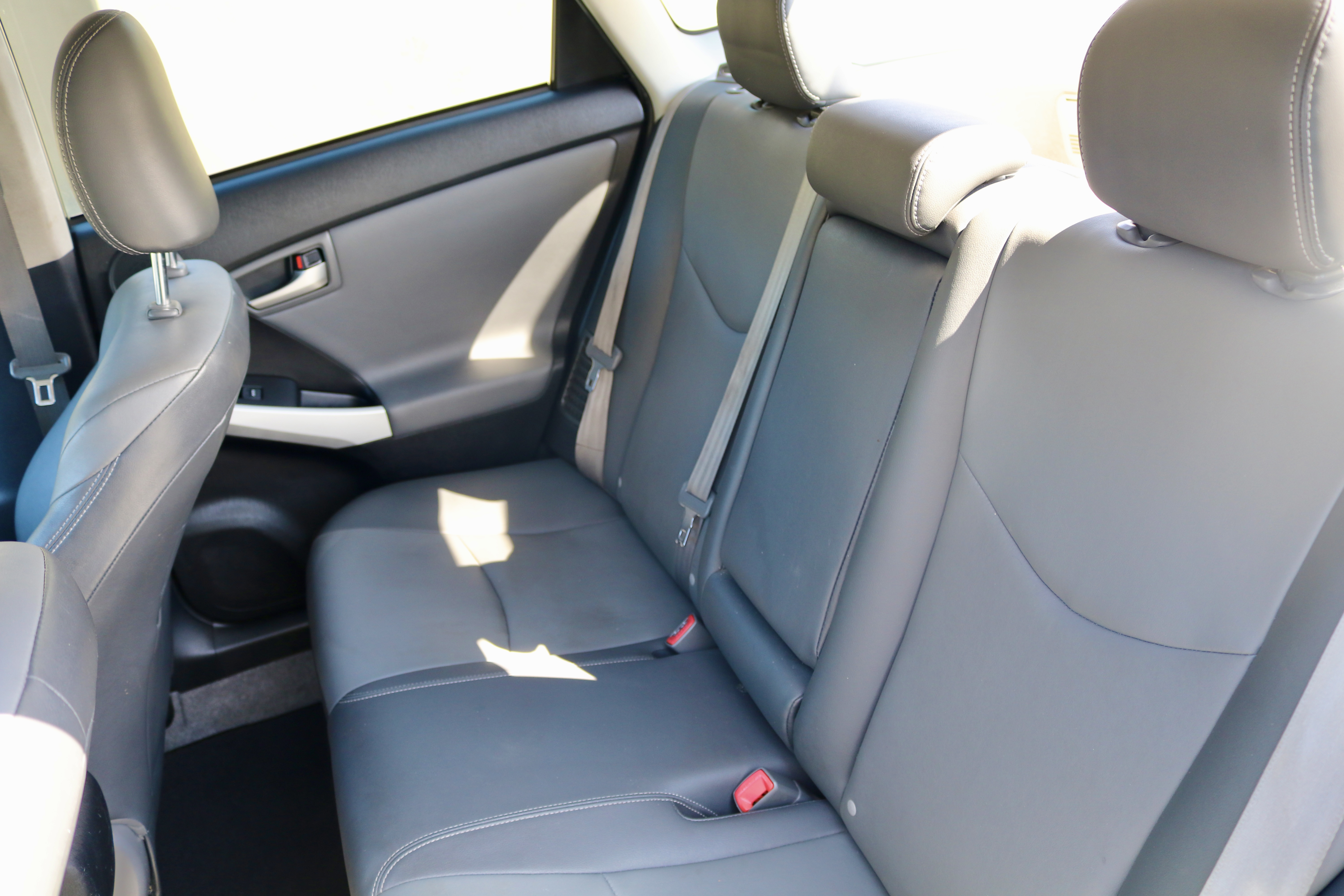 Used 2015 Toyota Prius Four w/ Deluxe Solar Roof Package FWD image 28