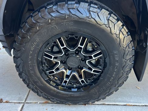 Used 2020 Toyota Tacoma TRD Sport image 10