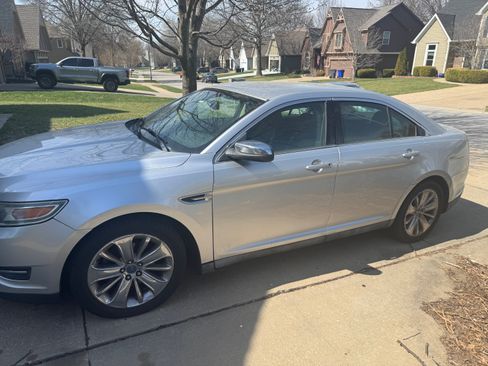 Used 2011 Ford Taurus Limited image 4