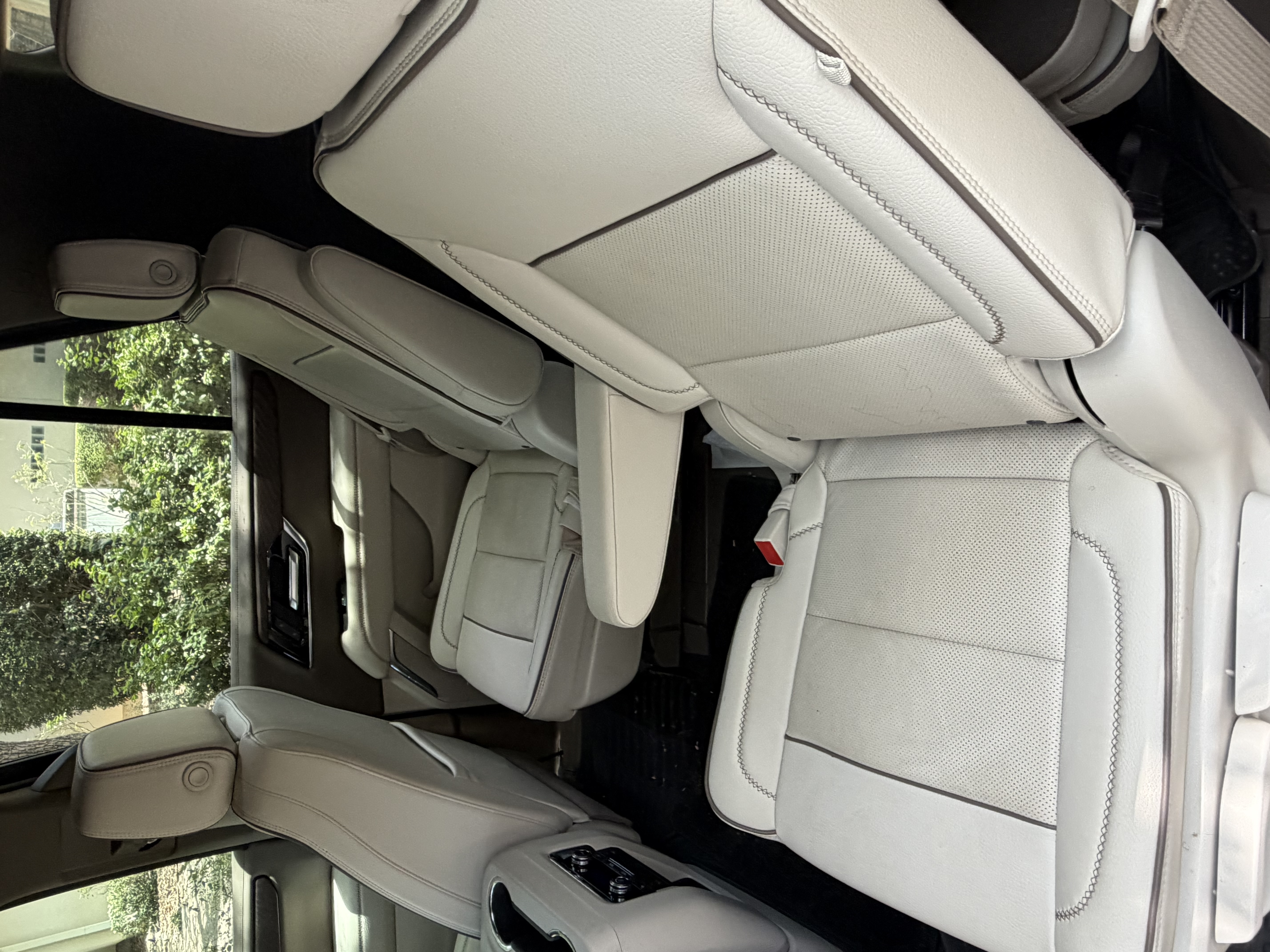 Used 2025 GMC Yukon Denali w/ Sun & Power Step Package RWD image 11
