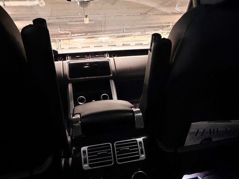 Used 2021 Land Rover Range Rover image 12